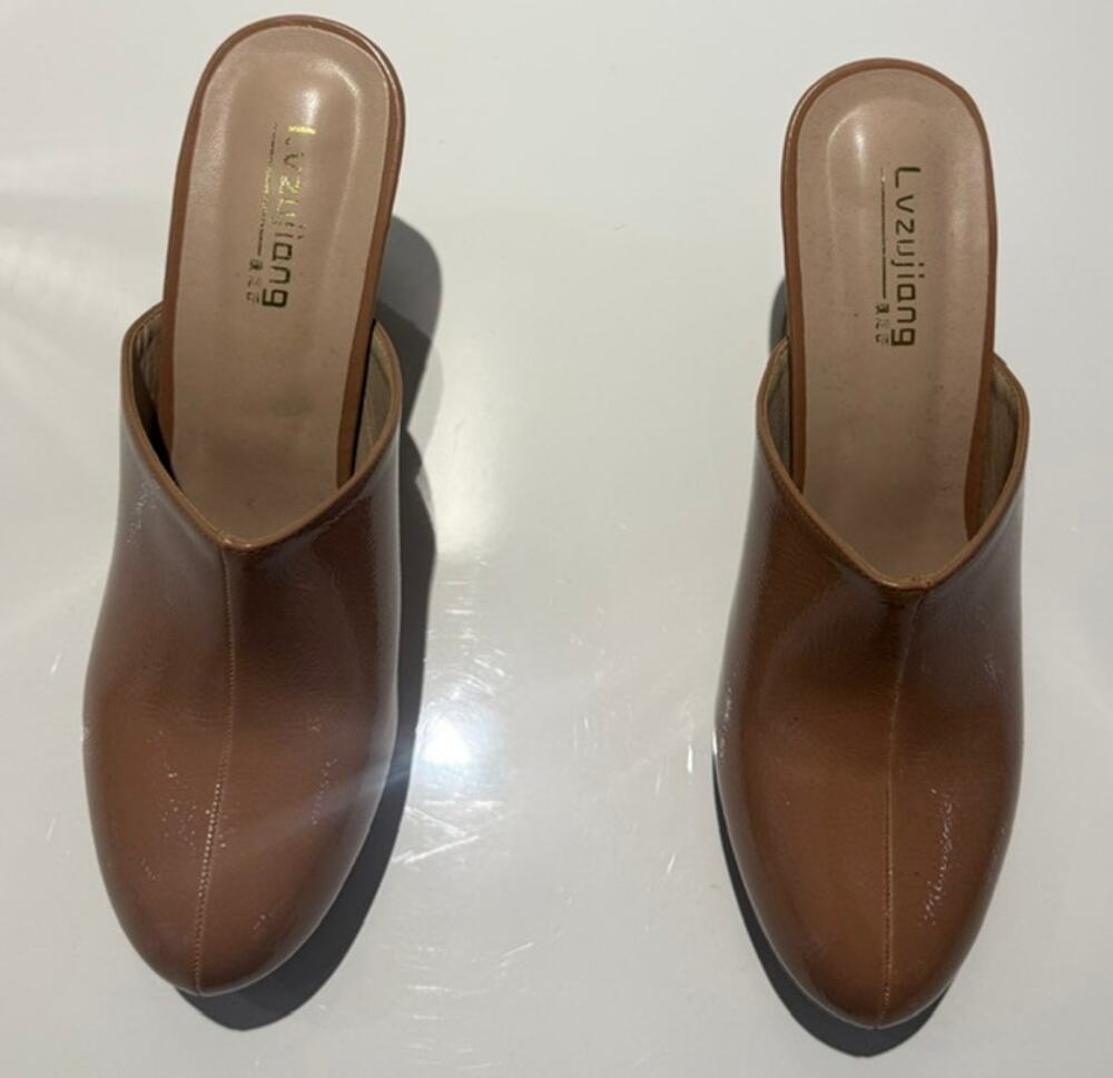 Platform clog mules, Beige patent finish.